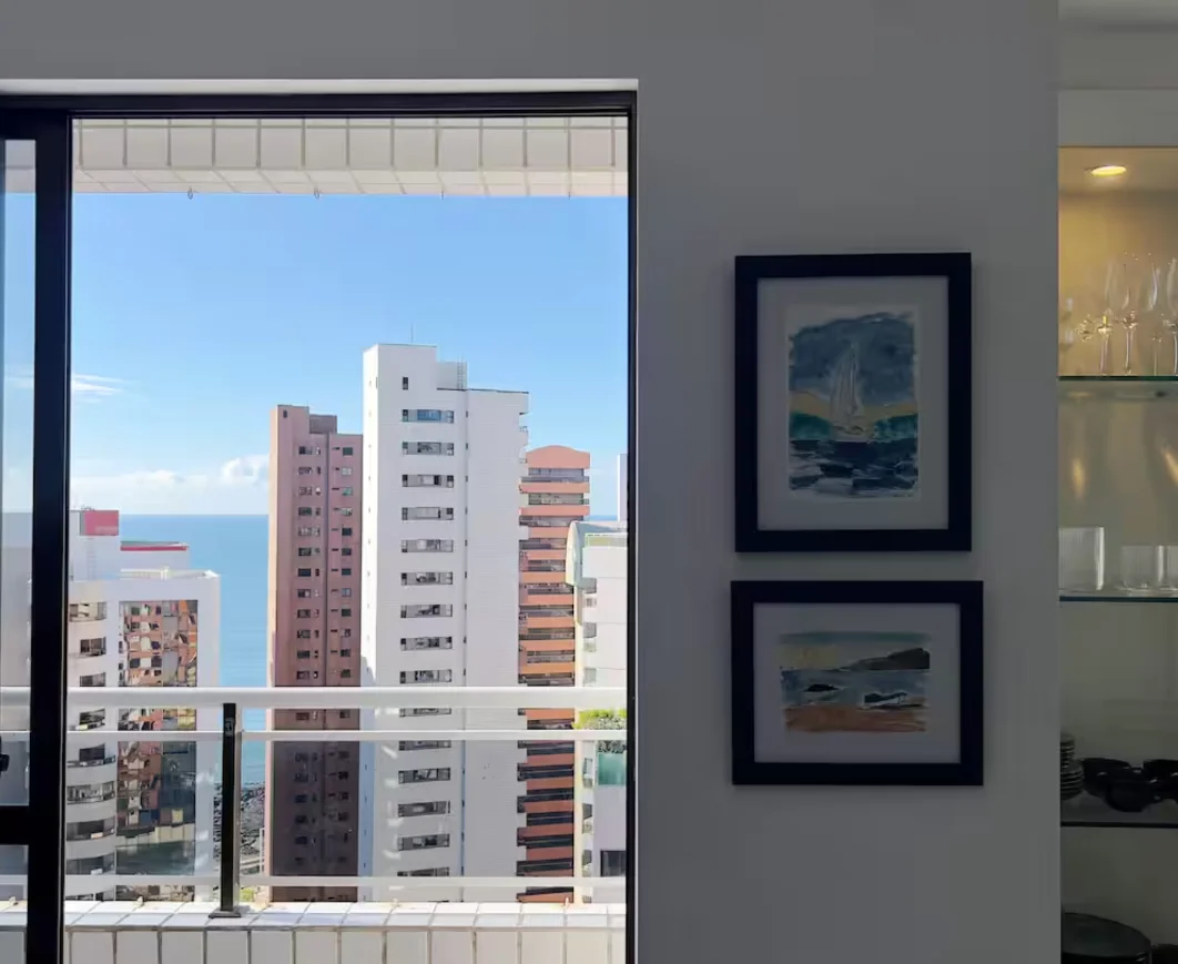 retrato / detalhe da casa — luz natural (vertical)