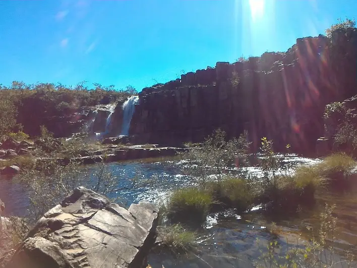 Parque Nacional — trilha e cerrado (vertical)