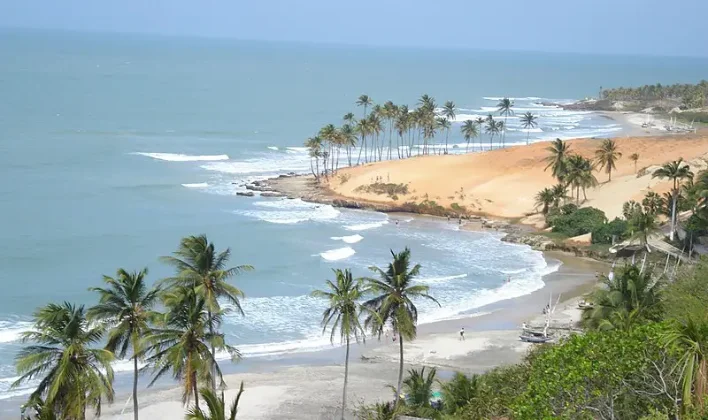 Praia de Lagoinha — mirante, barcos (vertical)